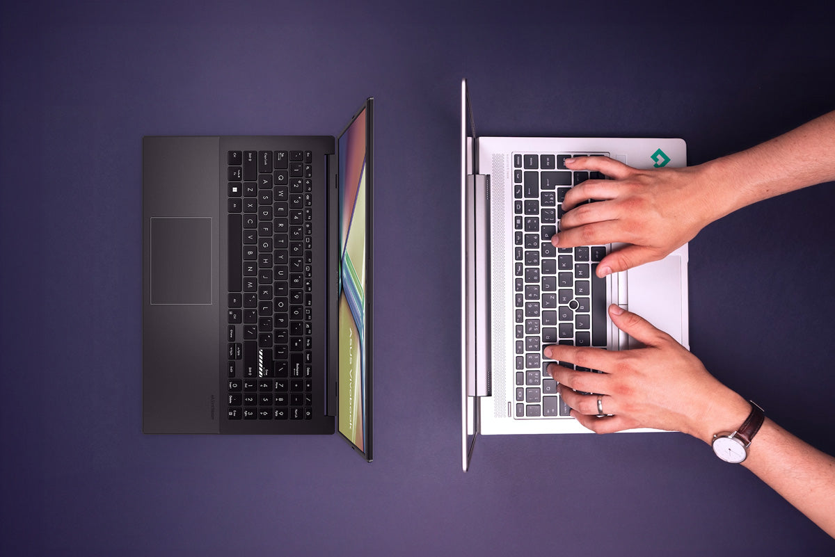 Mi a fő különbség az új és a felújított számítástechnikai eszközök között?